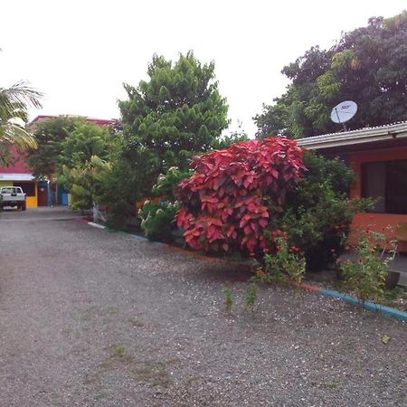 Cabinas Surf Side Cahuita Eksteriør bilde