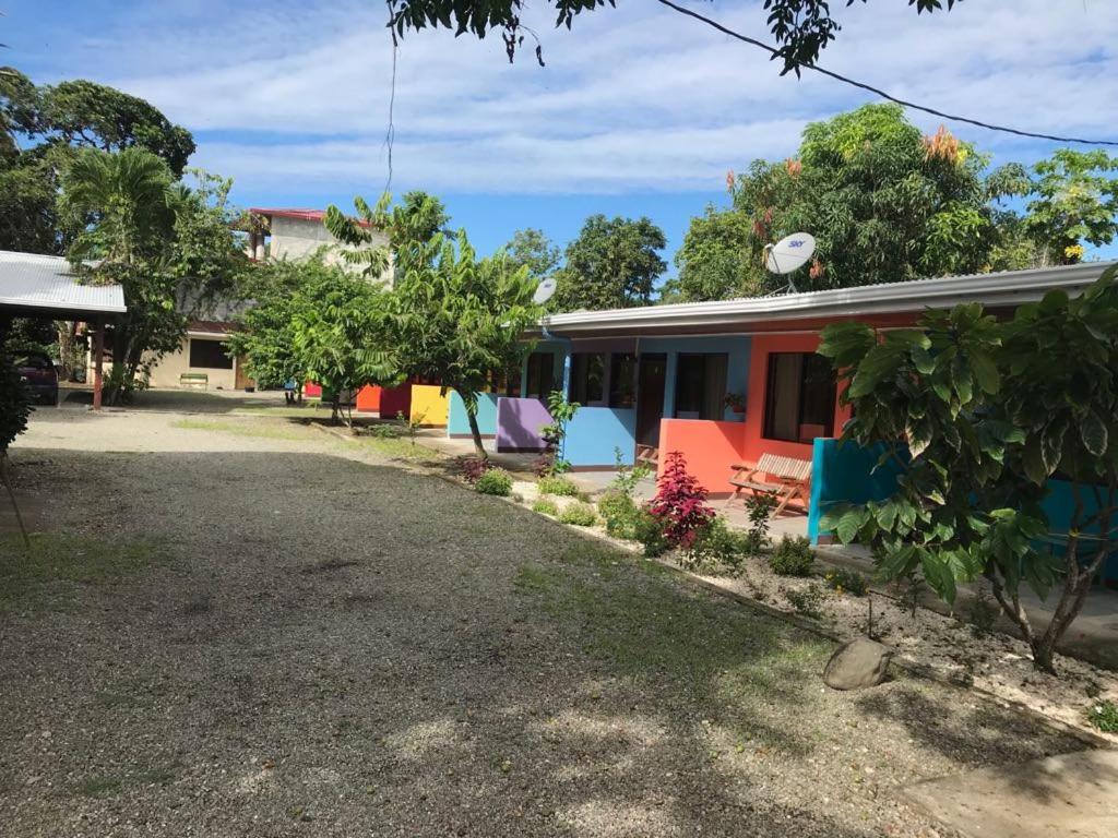 Cabinas Surf Side Cahuita Eksteriør bilde