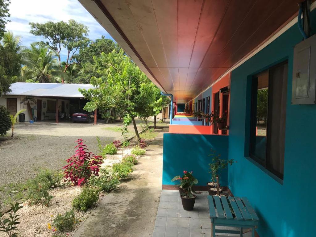 Cabinas Surf Side Cahuita Eksteriør bilde